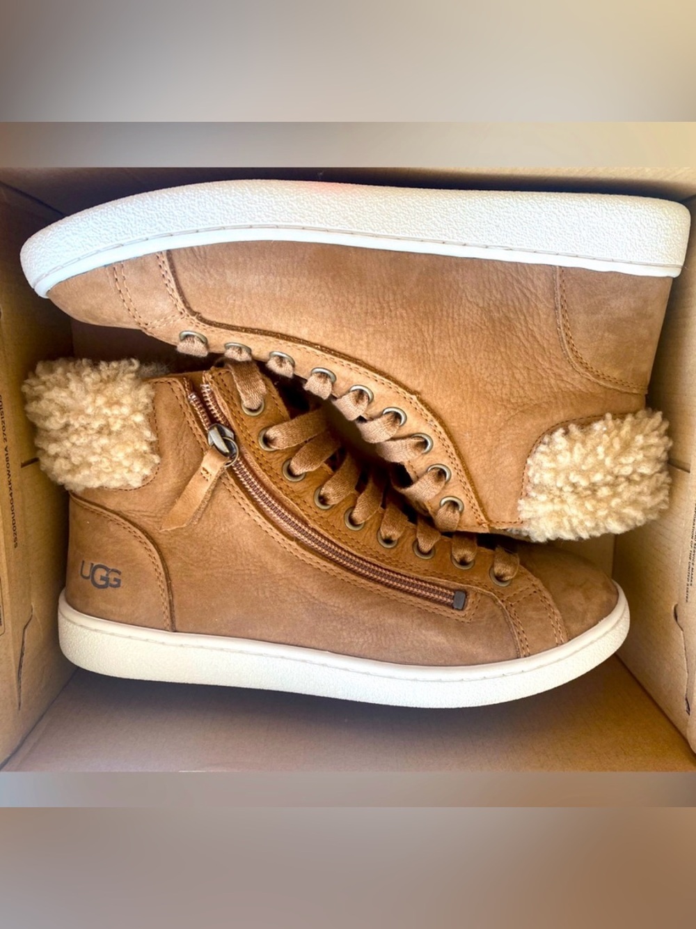 UGG Sherpa Sneakers NIB! 🤎